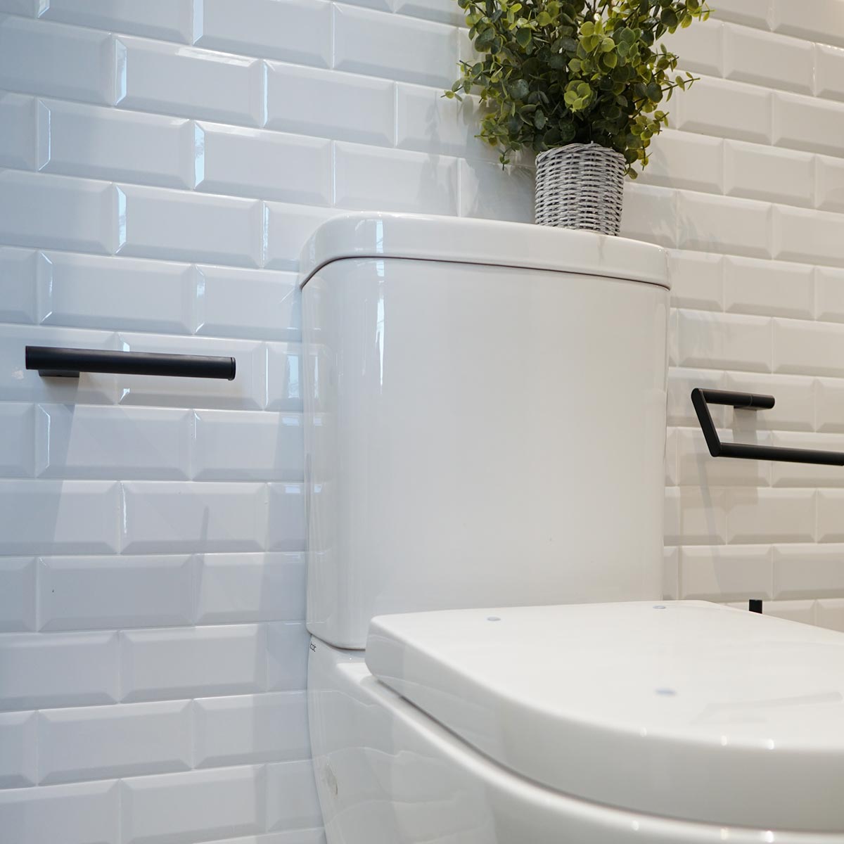 Deluxe Mini Metro Bevel Edge Gloss Tile 7.5x15cm