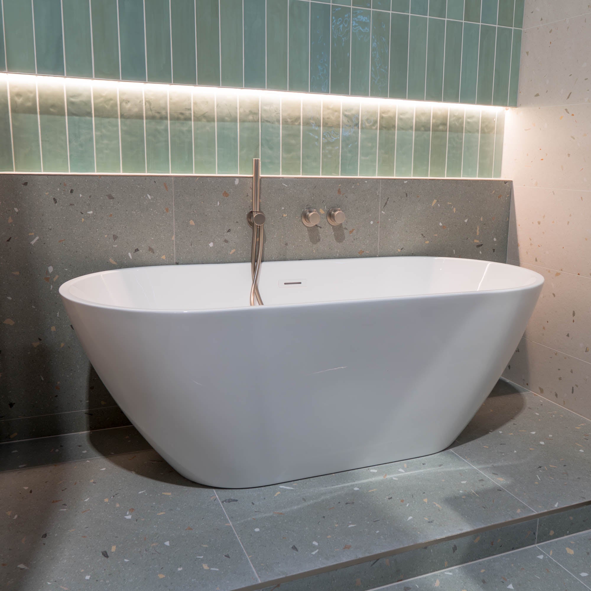 Granlusso™ Lux Nova Freestanding Bath - Acrylic