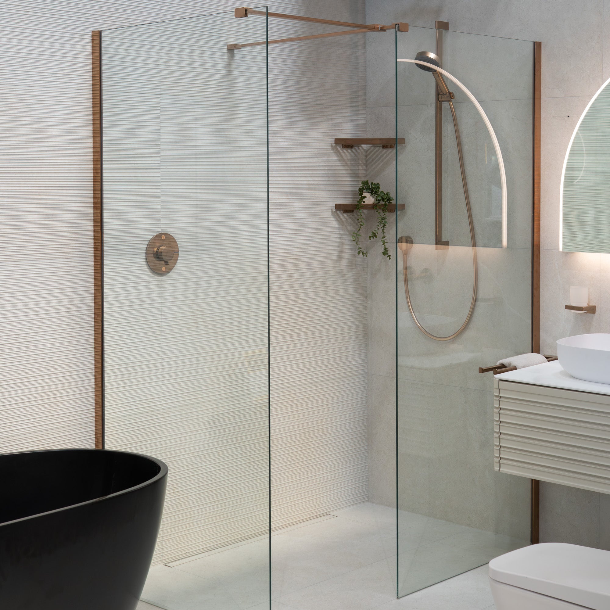 Granlusso 8 Clear Glass Wetroom Shower Screen - Brushed Bronze