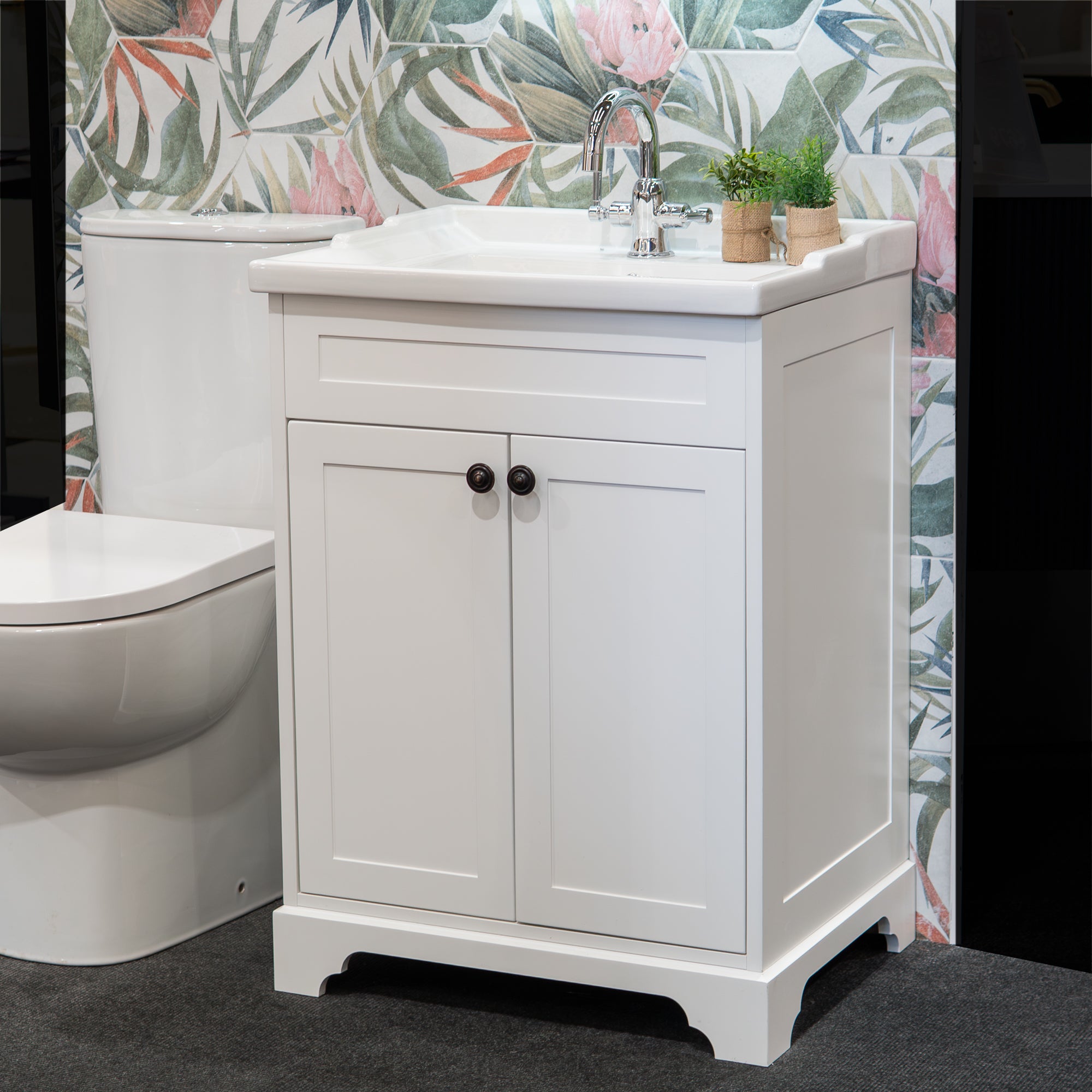 Granlusso Ailesbury Floorstanding 2-Door Vanity Unit with Basin