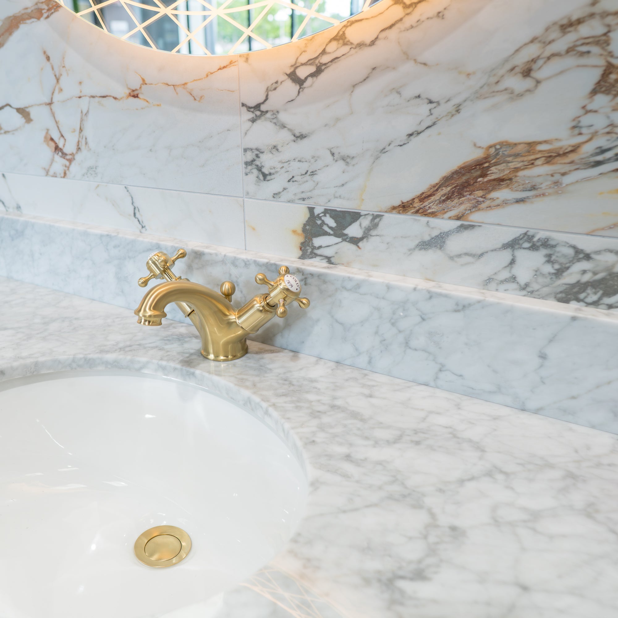 Hampton 1200 Floorstanding Curved Vanity Unit With Worktop and Basin