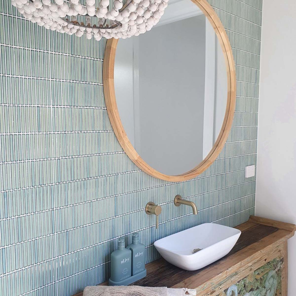 linea aquamarina kit-kat mosaic wall tile lifestyle