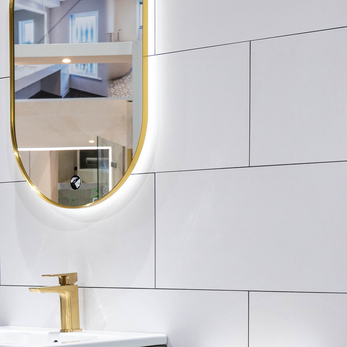 Deluxe Super White Gloss Rectified Tile 30x60cm