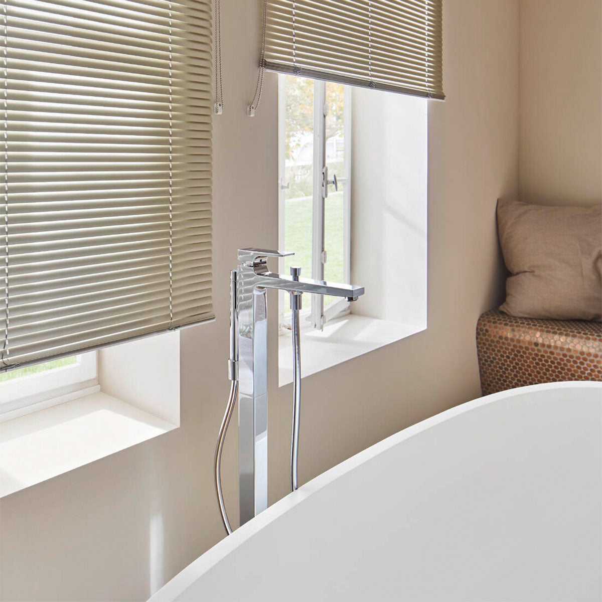 Hansgrohe Metropol Single Lever Floorstanding Bath Shower Mixer Chrome Lifestyle