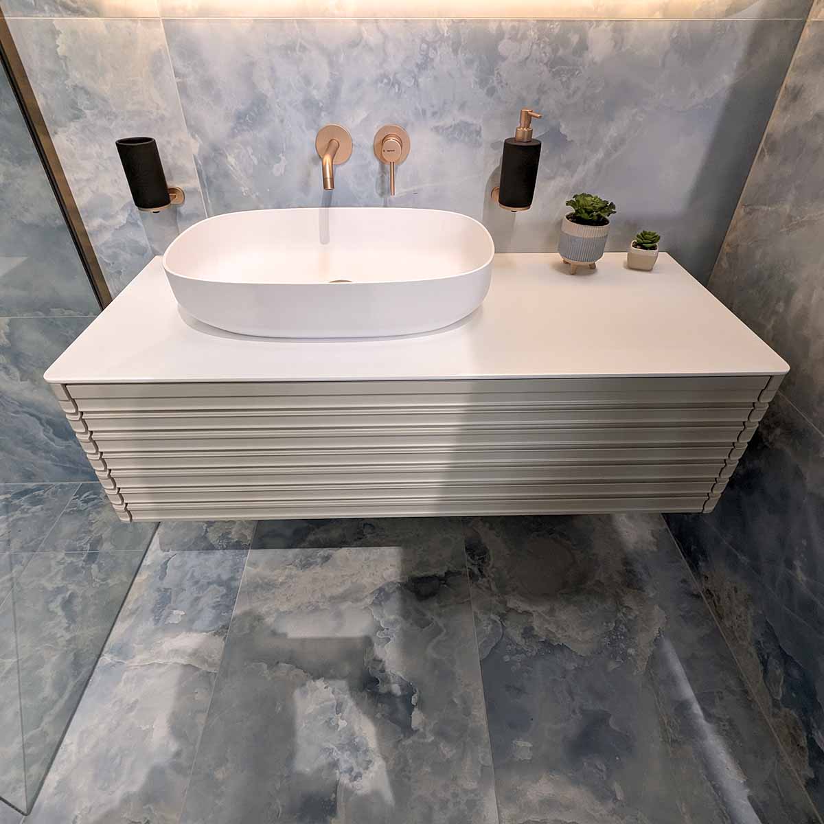 Oslo Blanco 1000 Single Drawer Wall Hung Vanity Unit With Solid Surface Worktop