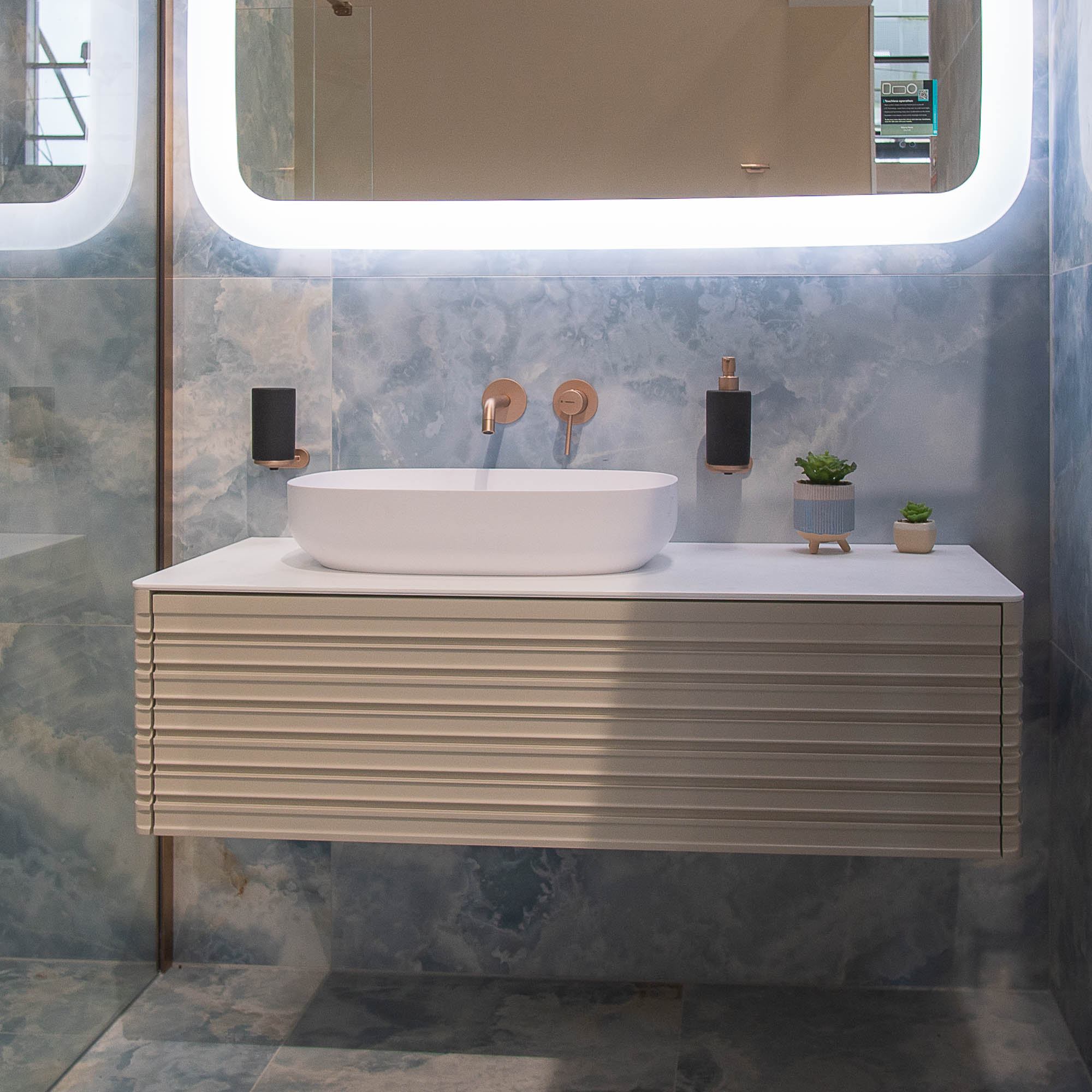 Oslo Blanco 1000 Single Drawer Wall Hung Vanity Unit With Solid Surface Worktop