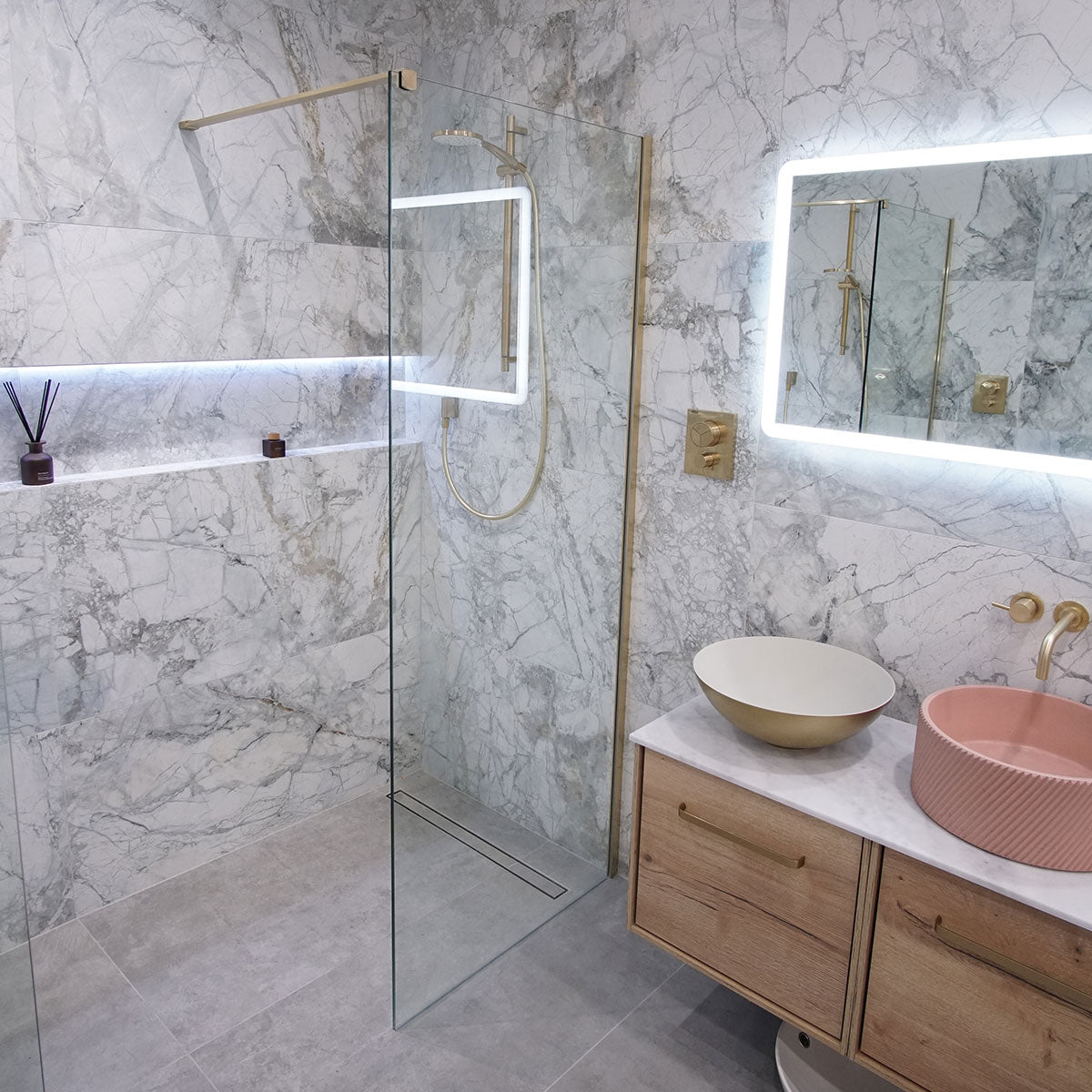 Granlusso 8 Clear Glass Wetroom Shower Screen - Brushed Brass