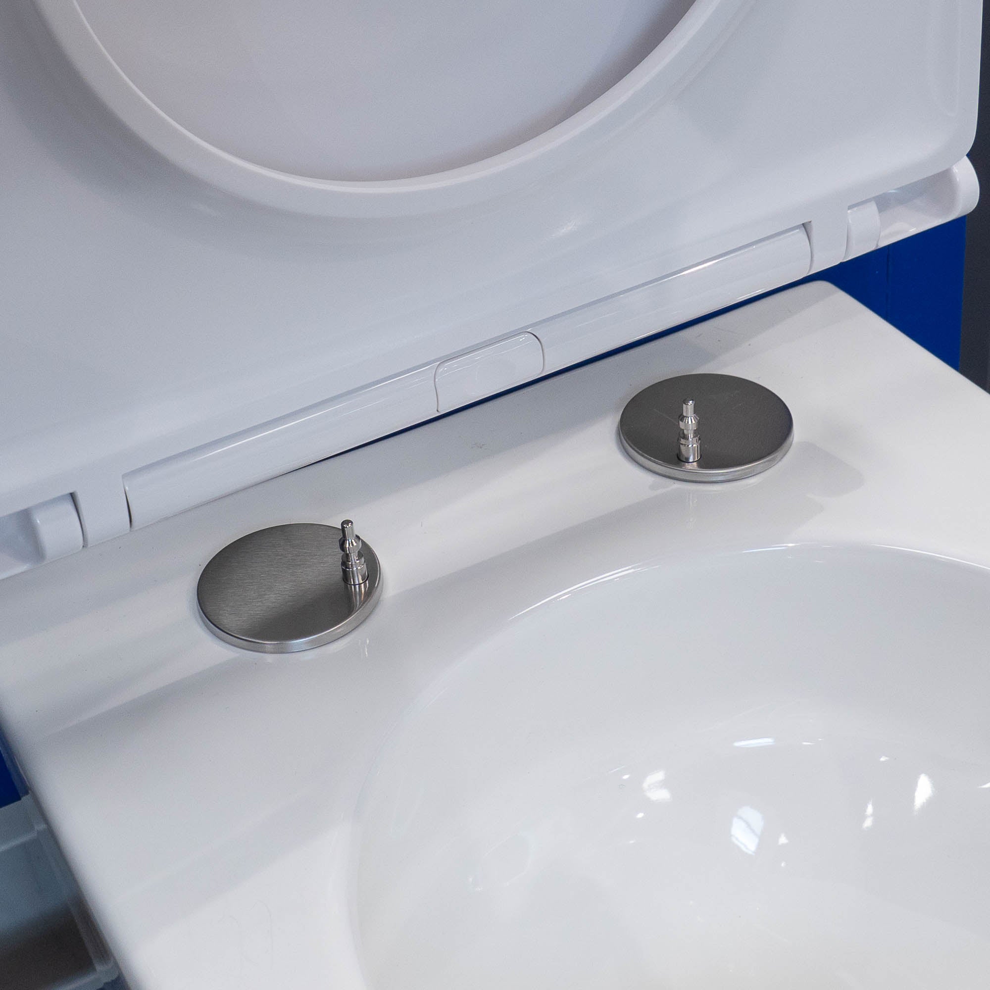 Granlusso Amalfi Rimless Tornado Flushing System WC with Soft Close Quick Release Seat