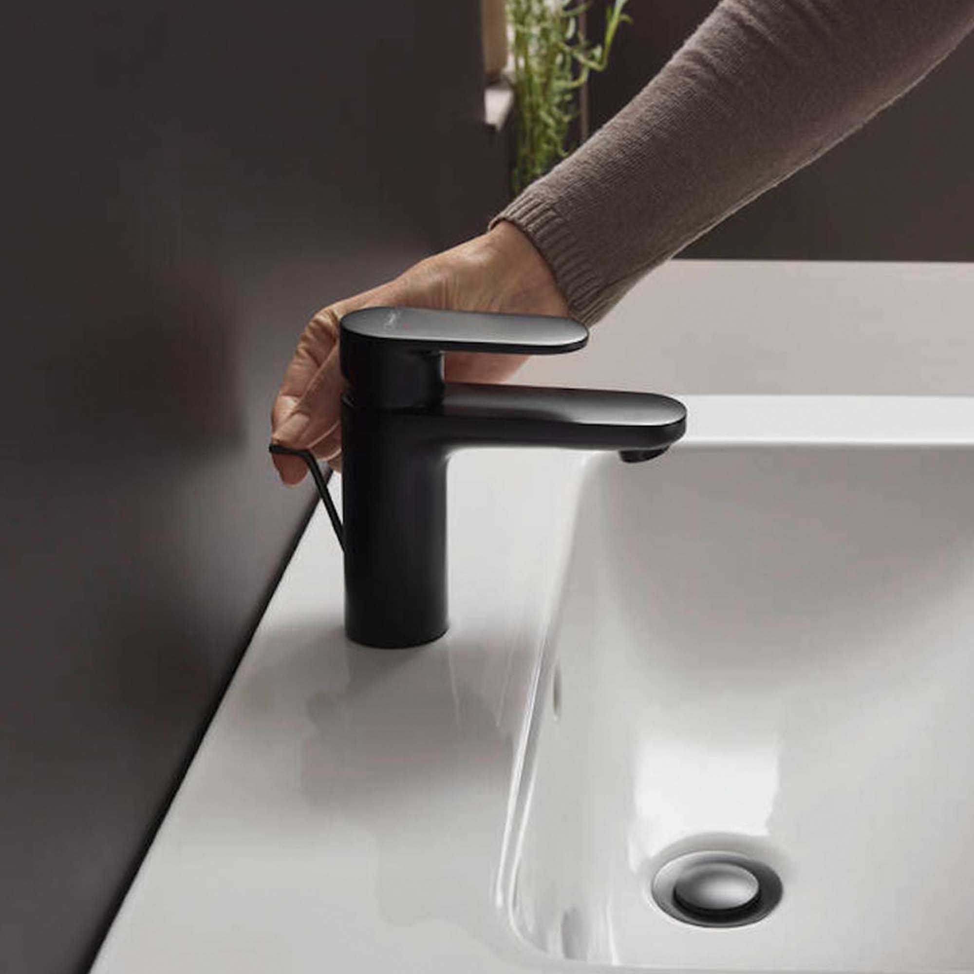 hansgrohe vernis blend 70 basin mixer with pop up waste matt black