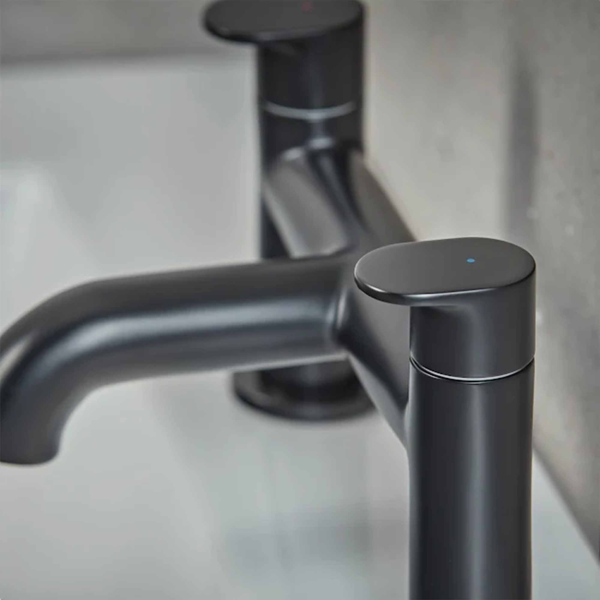hansgrohe vernis blend deck mounted bath filler matt black