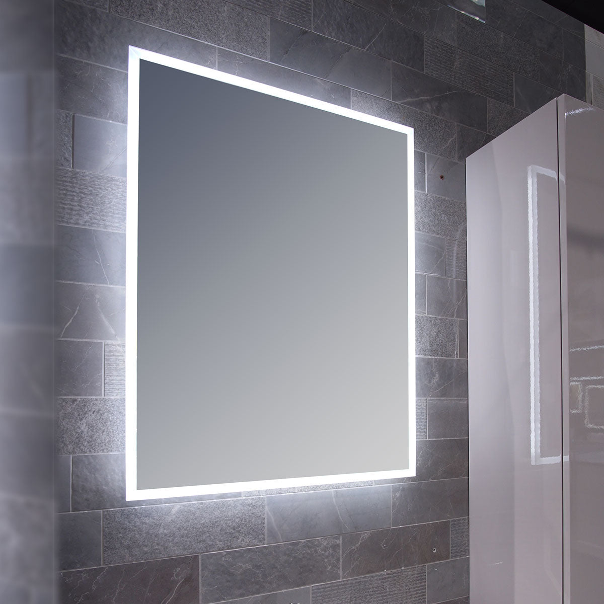 HiB Globe LED Illuminated Mirror With Demister Pad