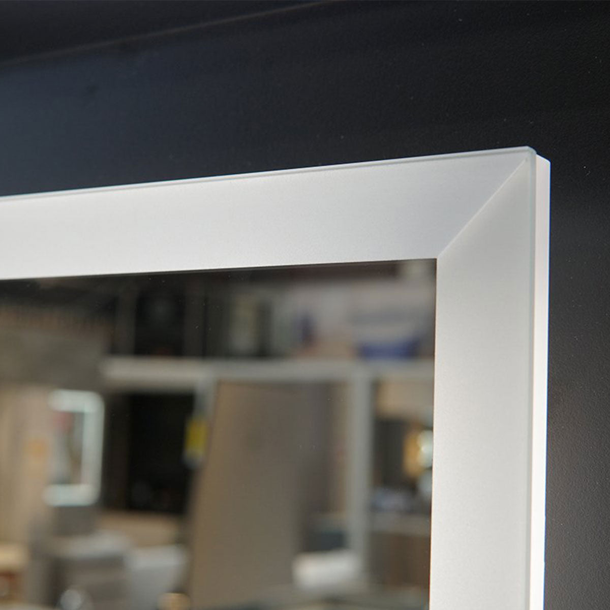 Deluxe Lisa LED Bluetooth Audio Mirror