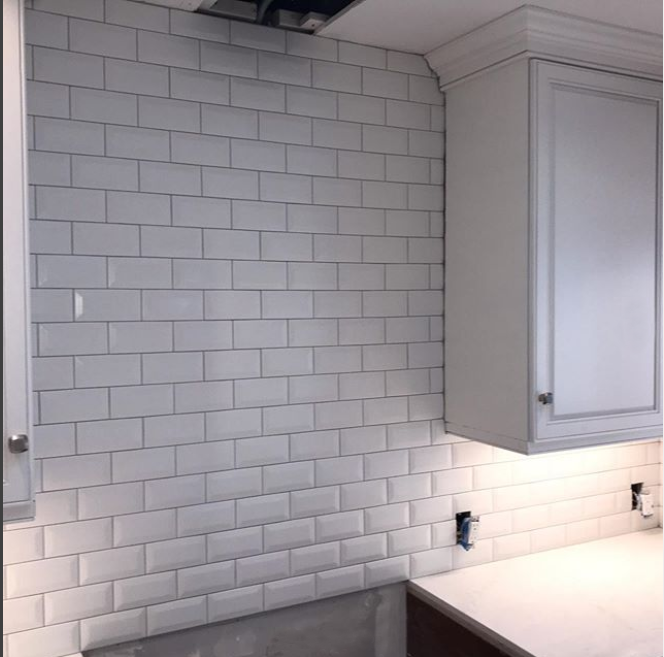 Deluxe Metro Bevel Edge Gloss Ceramic Tile 10x20cm