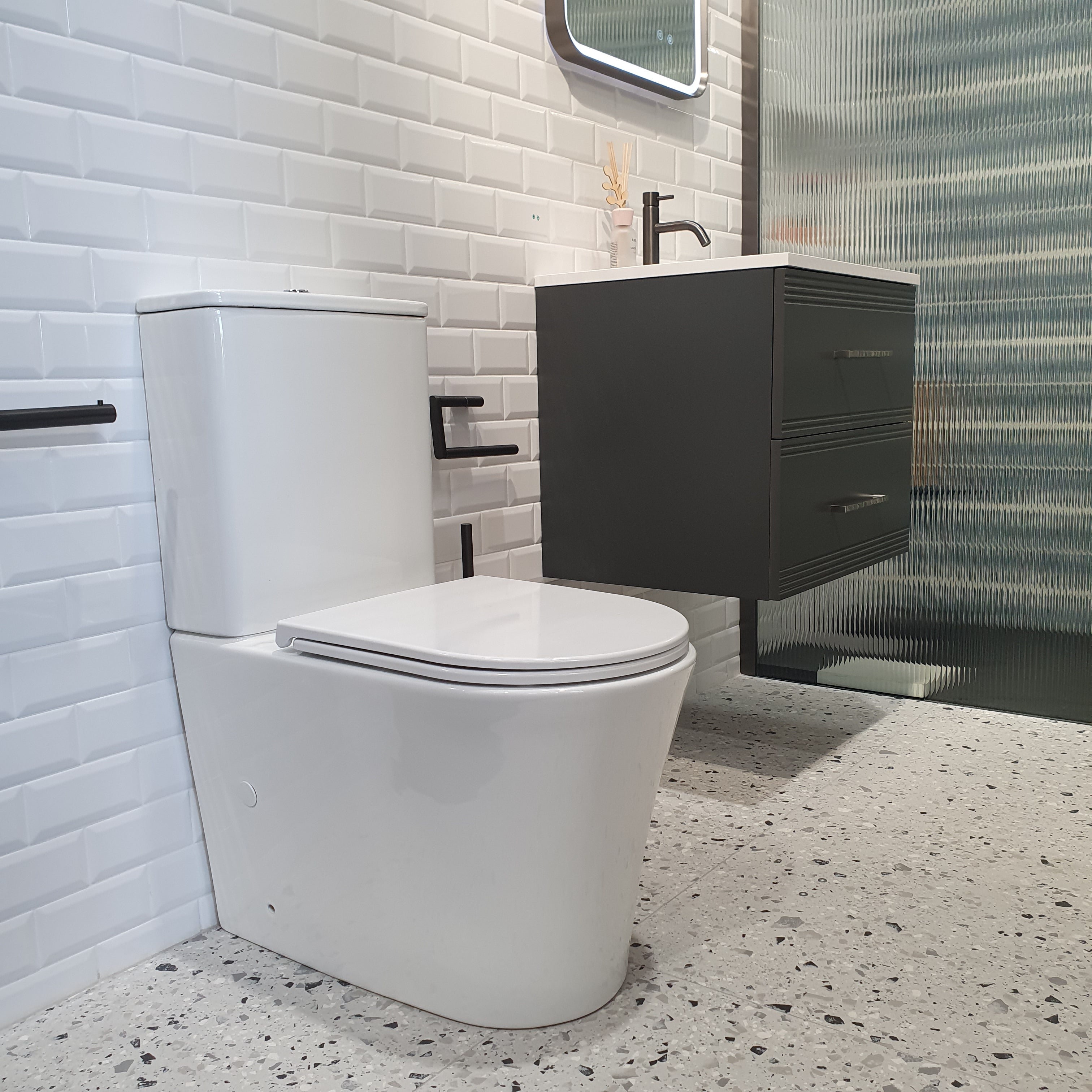 Granlusso Enzo Close Coupled Back To Wall Toilet with Slim Soft Close Quick Release Seat