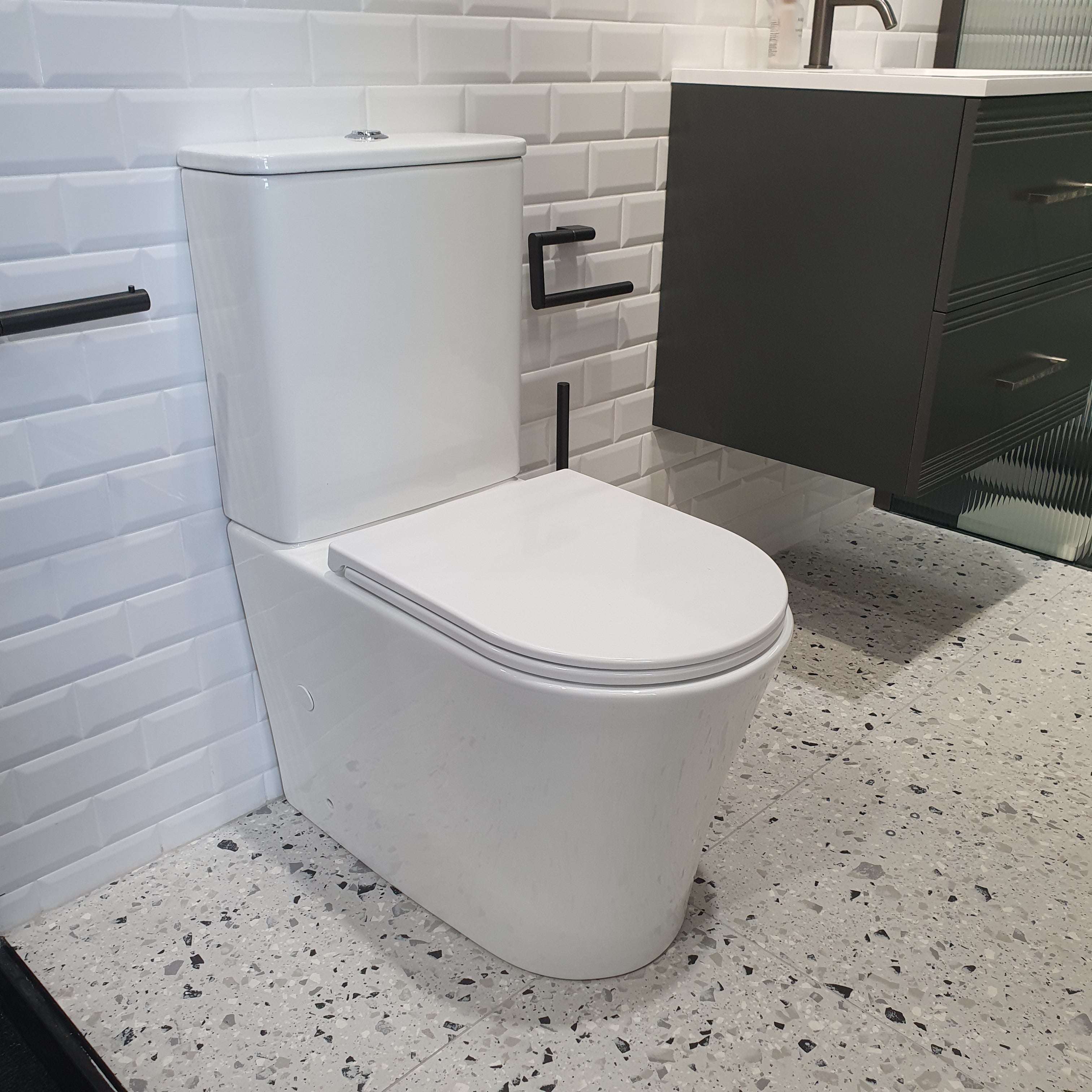 Granlusso Enzo Close Coupled Back To Wall Toilet with Slim Soft Close Quick Release Seat