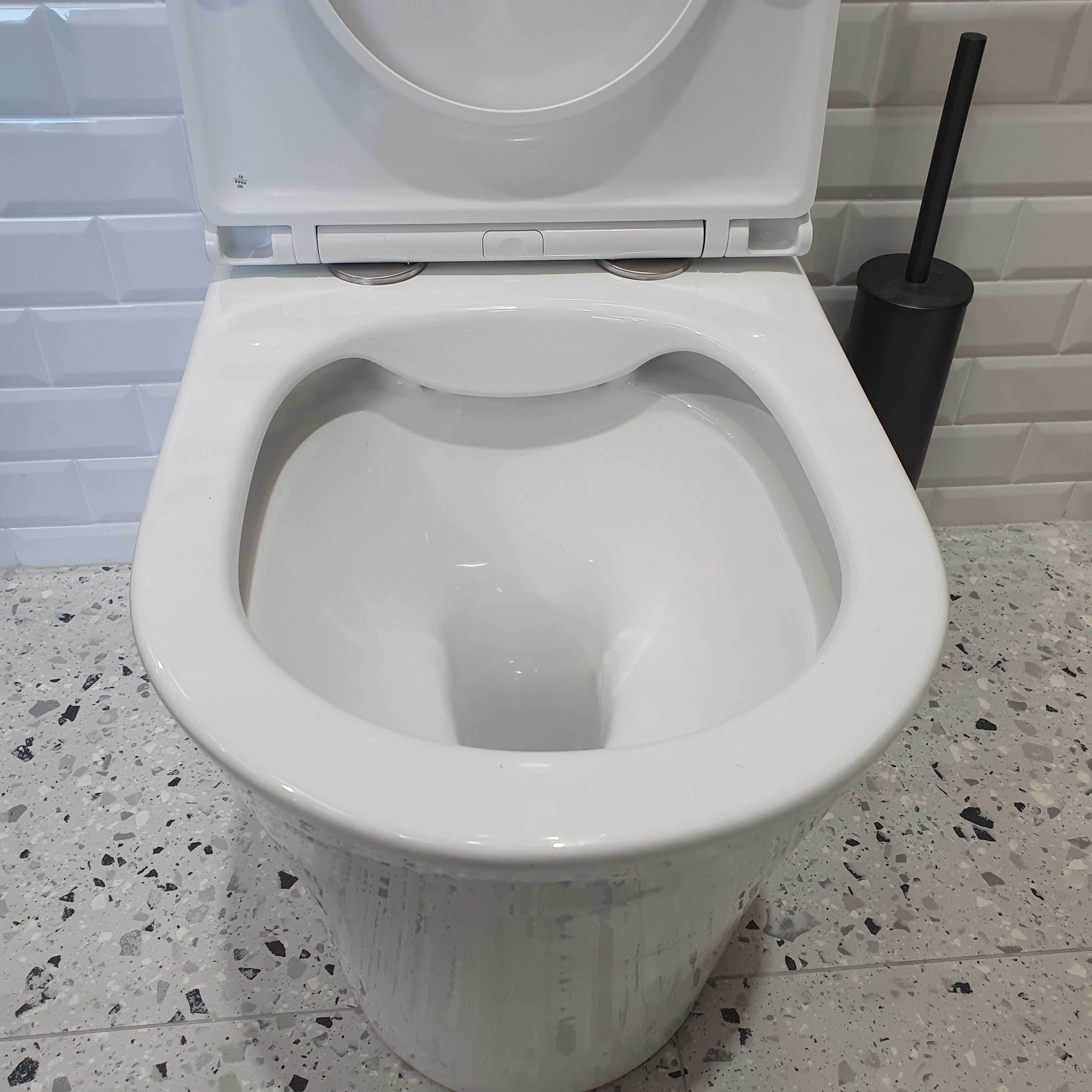 Granlusso Enzo Close Coupled Back To Wall Toilet with Slim Soft Close Quick Release Seat