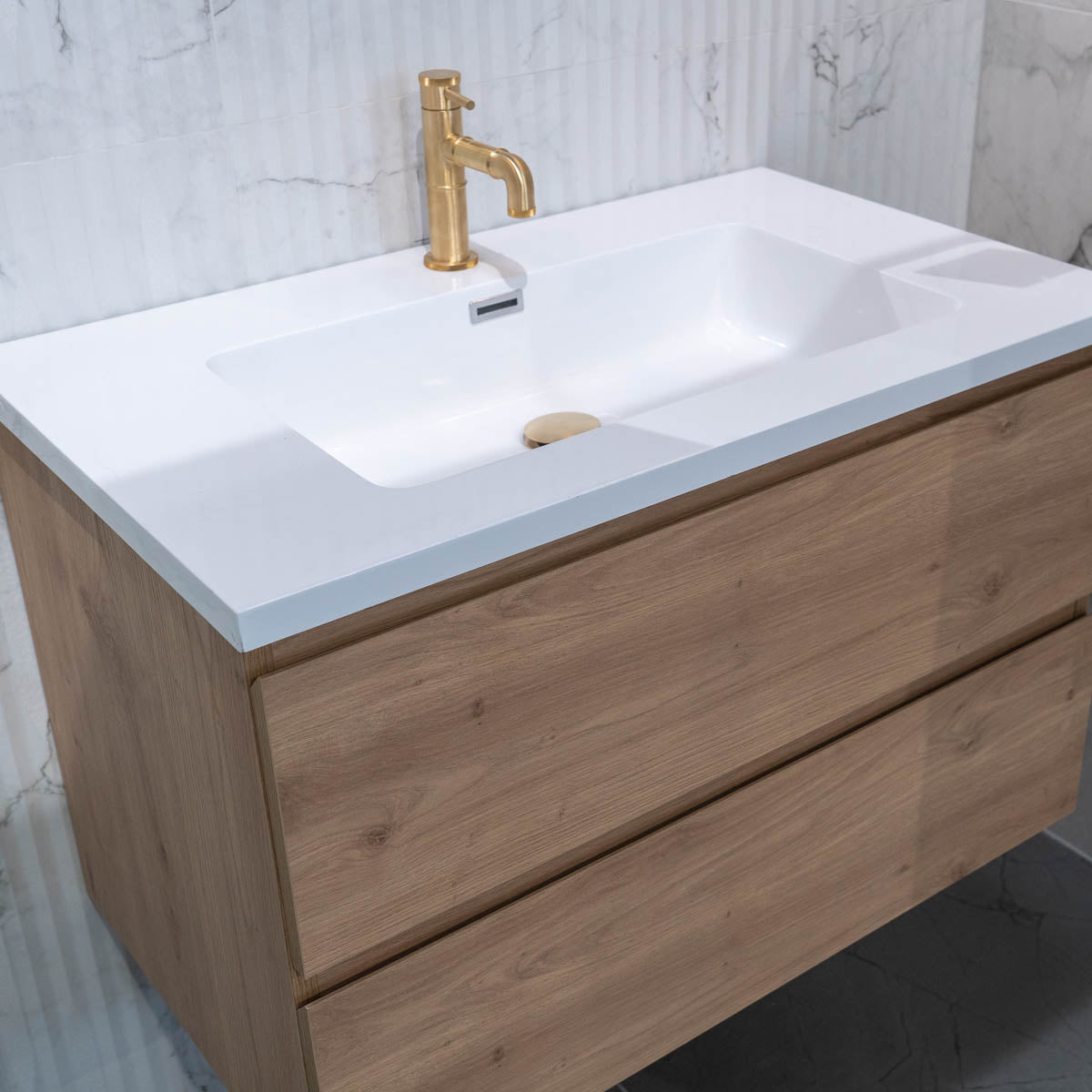 Granlusso Rocco Oak Wall Mounted Vanity Unit With White Washbasin ...