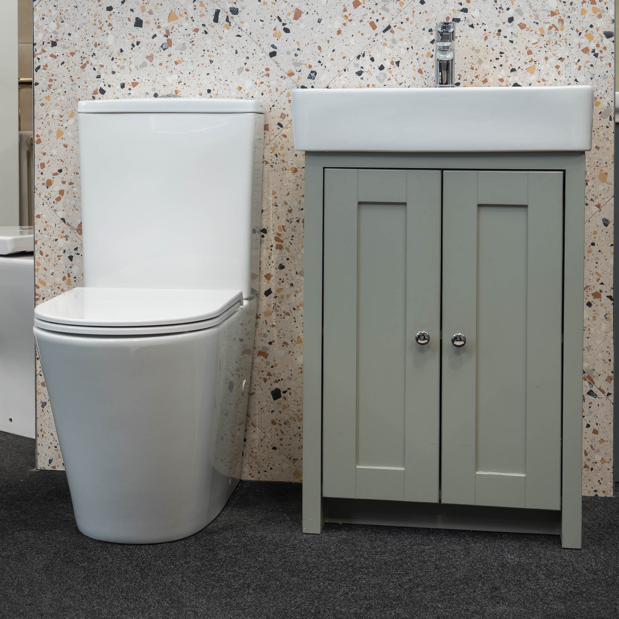 Granlusso Amalfi Rimless Tornado Flushing System WC with Soft Close Quick Release Seat